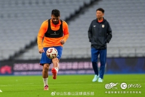 hth网页版在线登录入口-山东泰山在进行赛前踩场训练，积极备战明天与上海申花的中超联赛