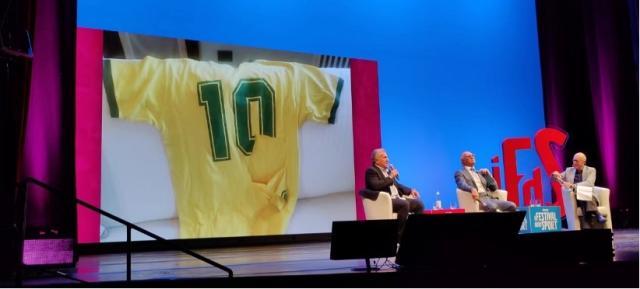 hth网页版在线登录入口-艺术足球巅峰：法尔考和济科回忆1982梦幻巴西